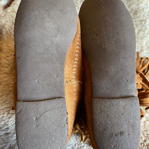 Minnetonka 3 Layer Fringe Moccasin Boots - Picture 6 of 6